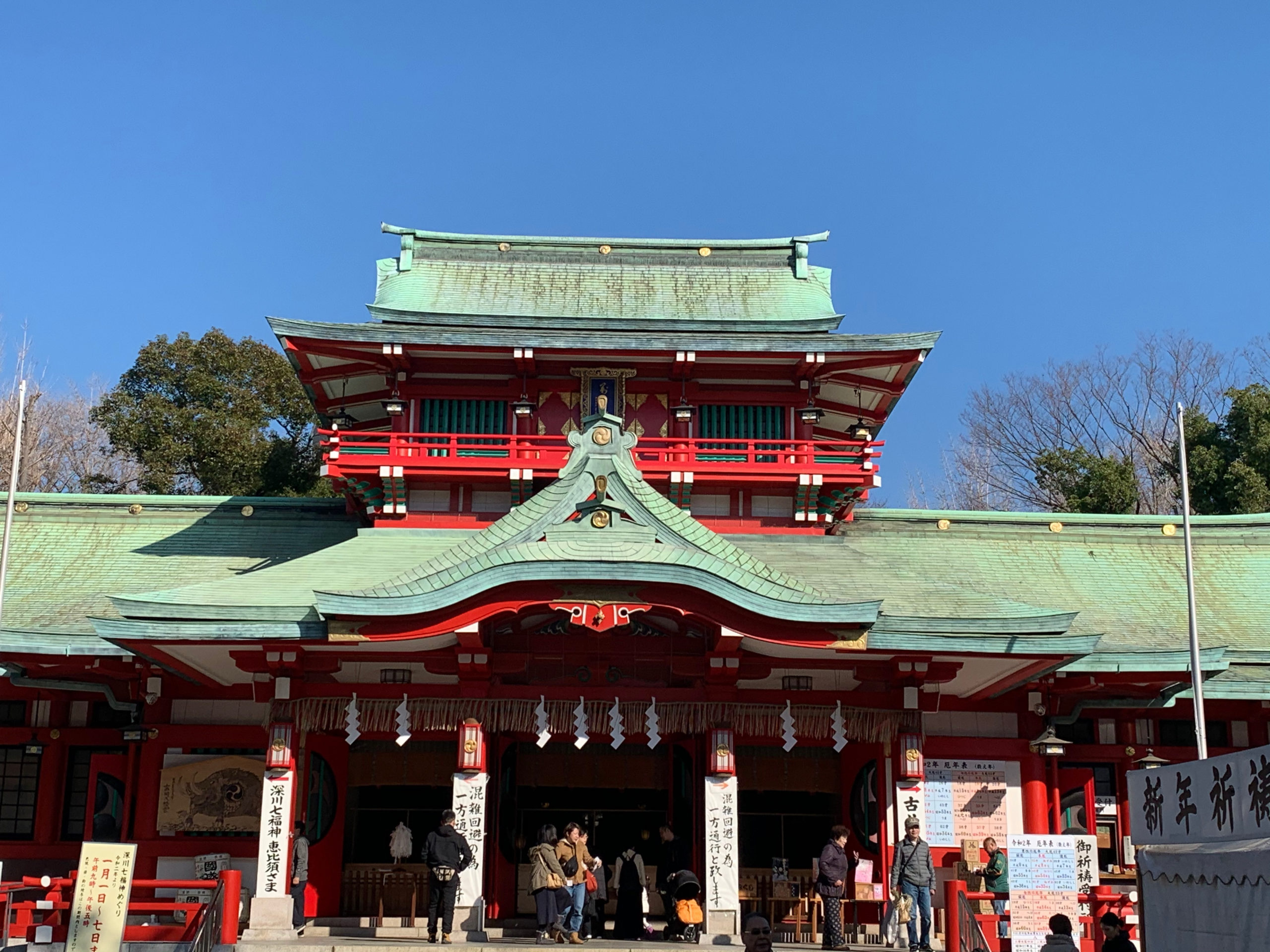 富岡八幡宮の元旦参詣を済ませると、新年の始まりを実感します
