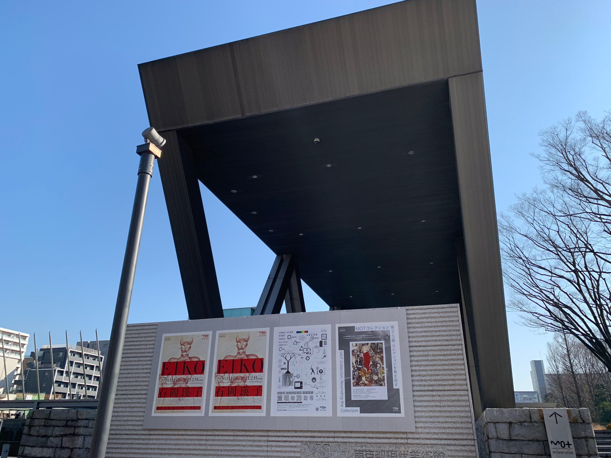 リニューアルオープンした東京都現代美術館は雰囲気が素晴らしく、デザインが洗練されたロッカーも完備され、居心地抜群です